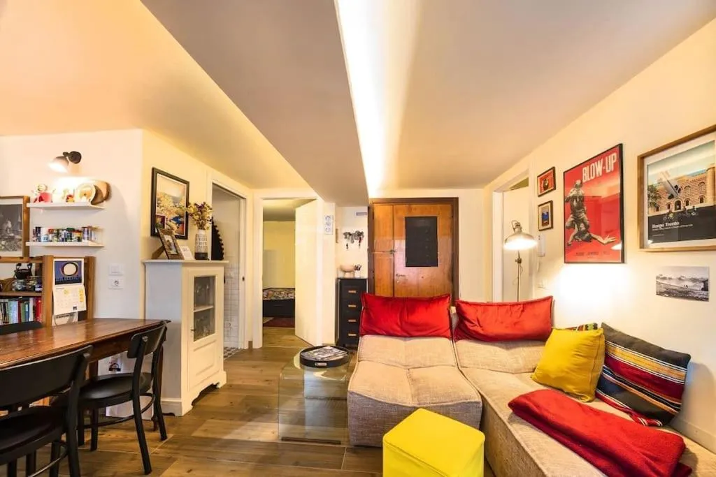 Image of Studio Garibaldi 7