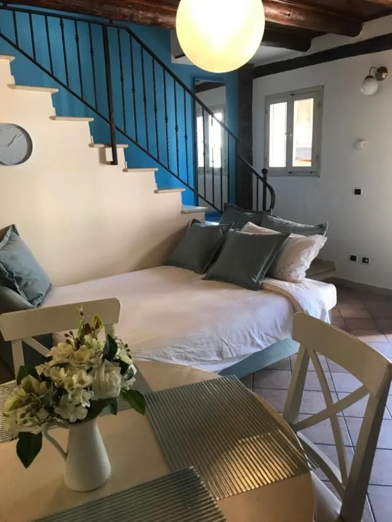 Image 1 of Suite Carol