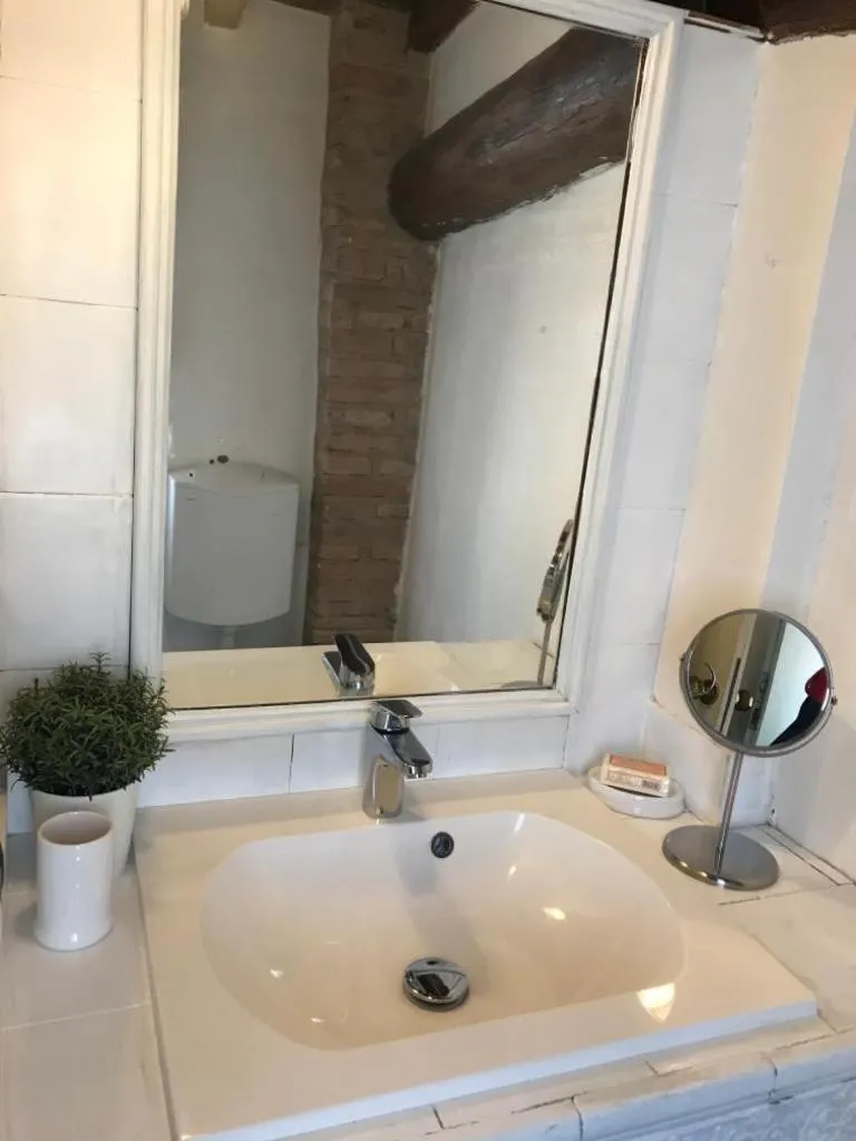 Image 2 of Suite Carol