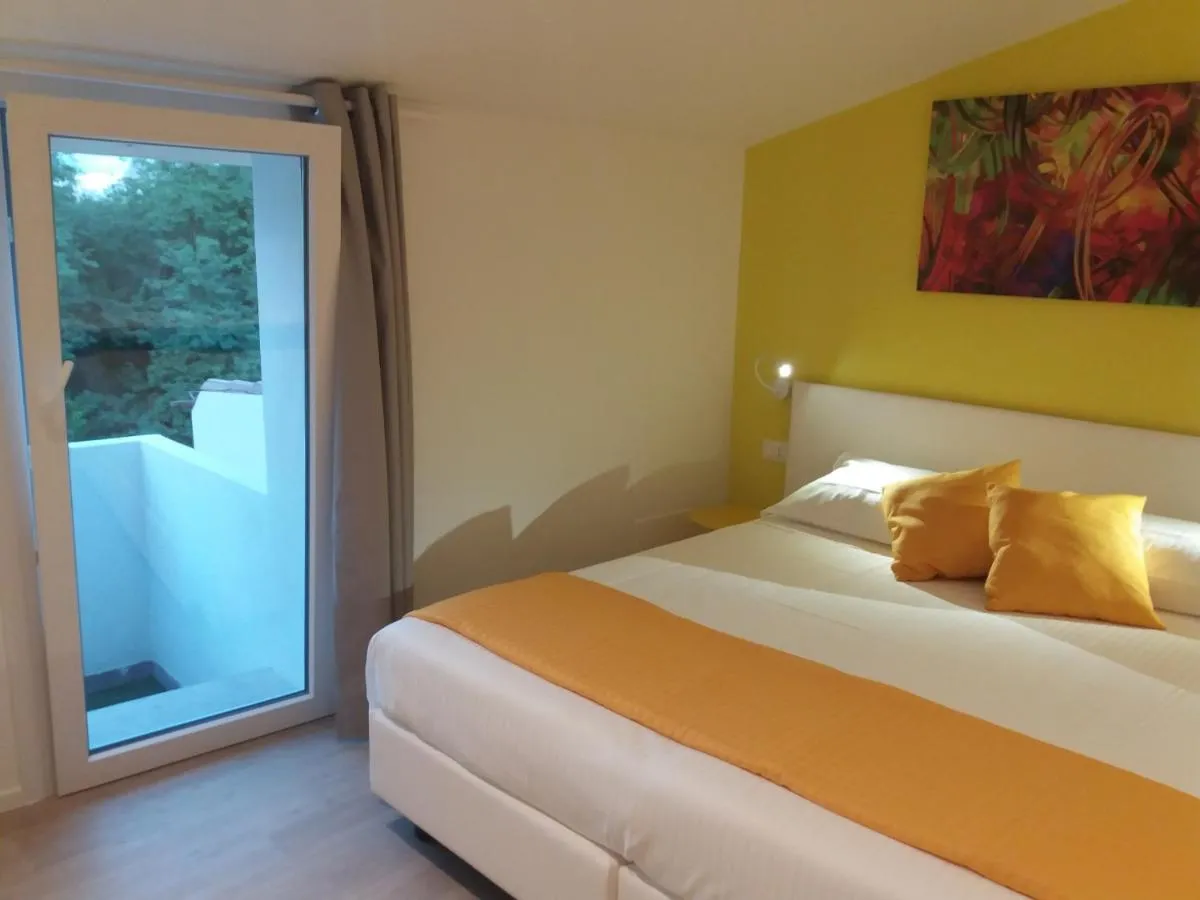 Image 1 of Suite Color Verona