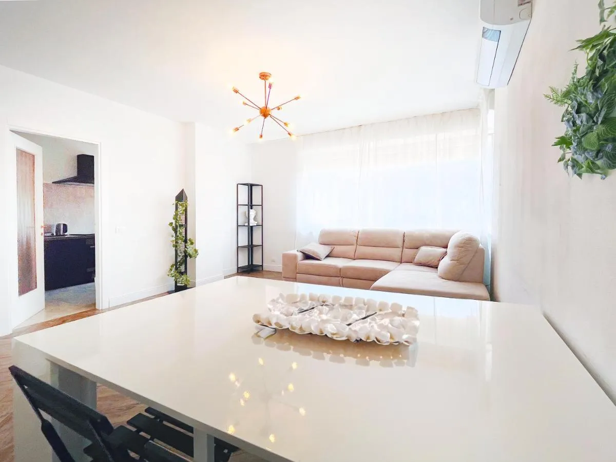 Image 1 of SuitesFlores – Bright and cozy apartment in Verona