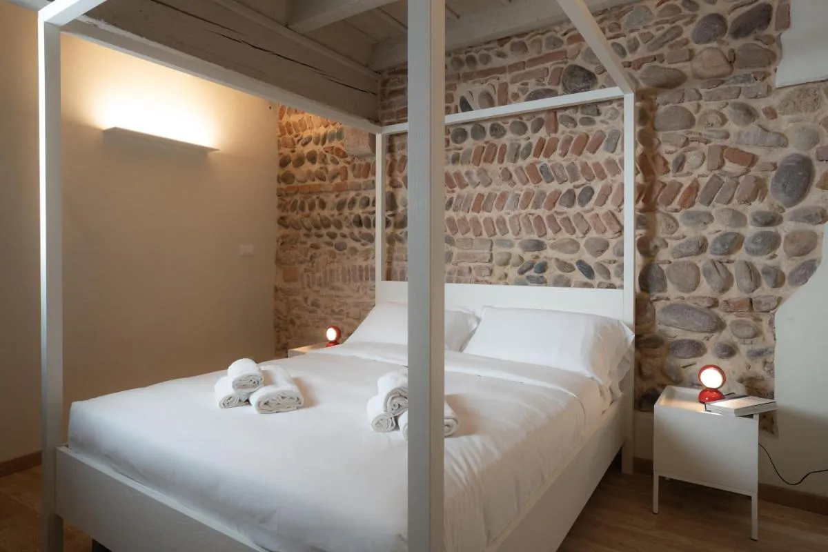 Image 1 of Verona Design