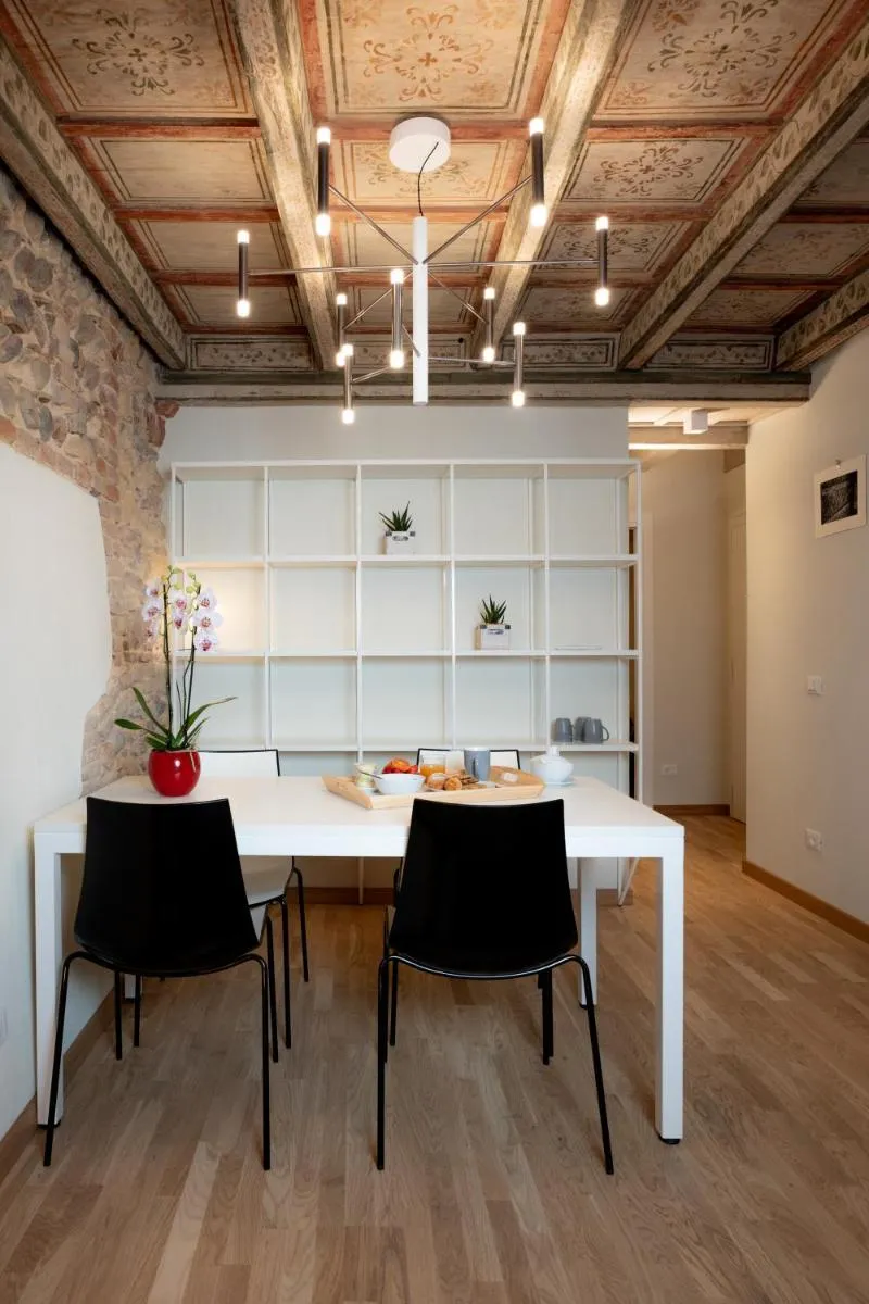 Image 4 of Verona Design