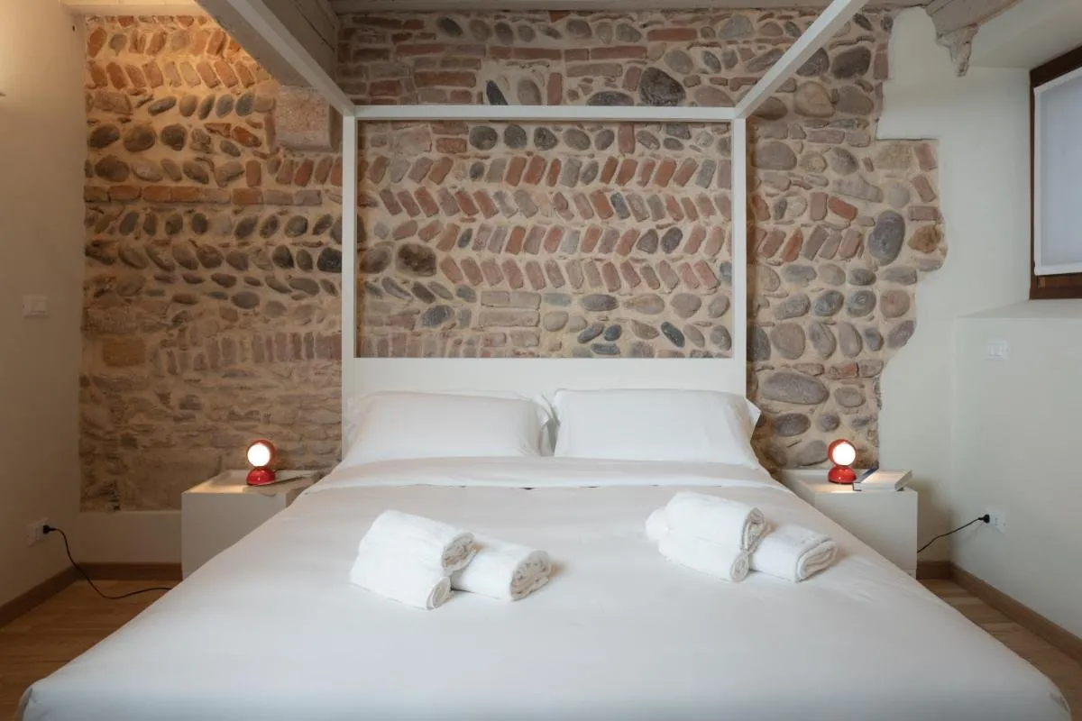 Image 5 of Verona Design