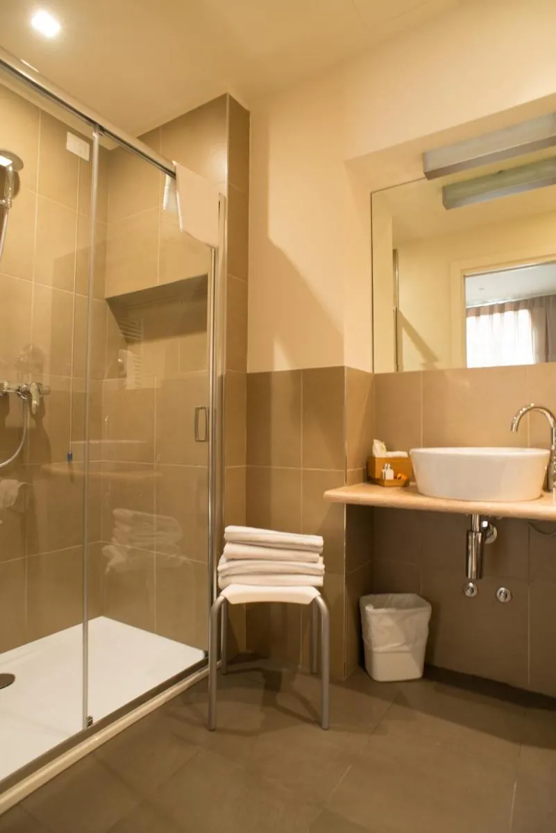 Image 6 of Verona Design
