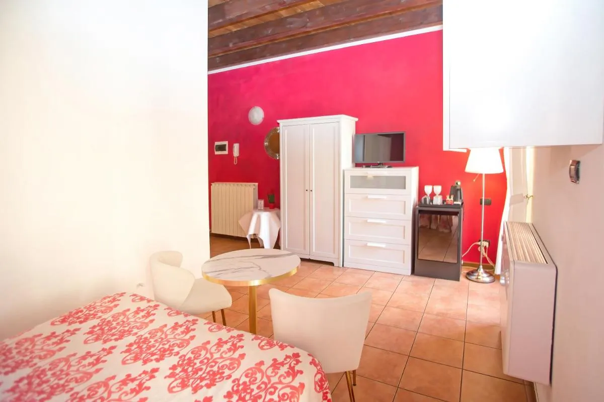 Image 4 of Veronetta House