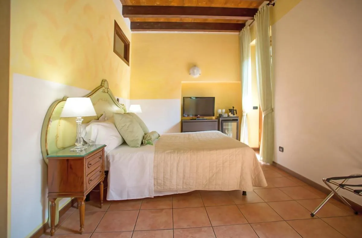 Image 1 of Veronetta House