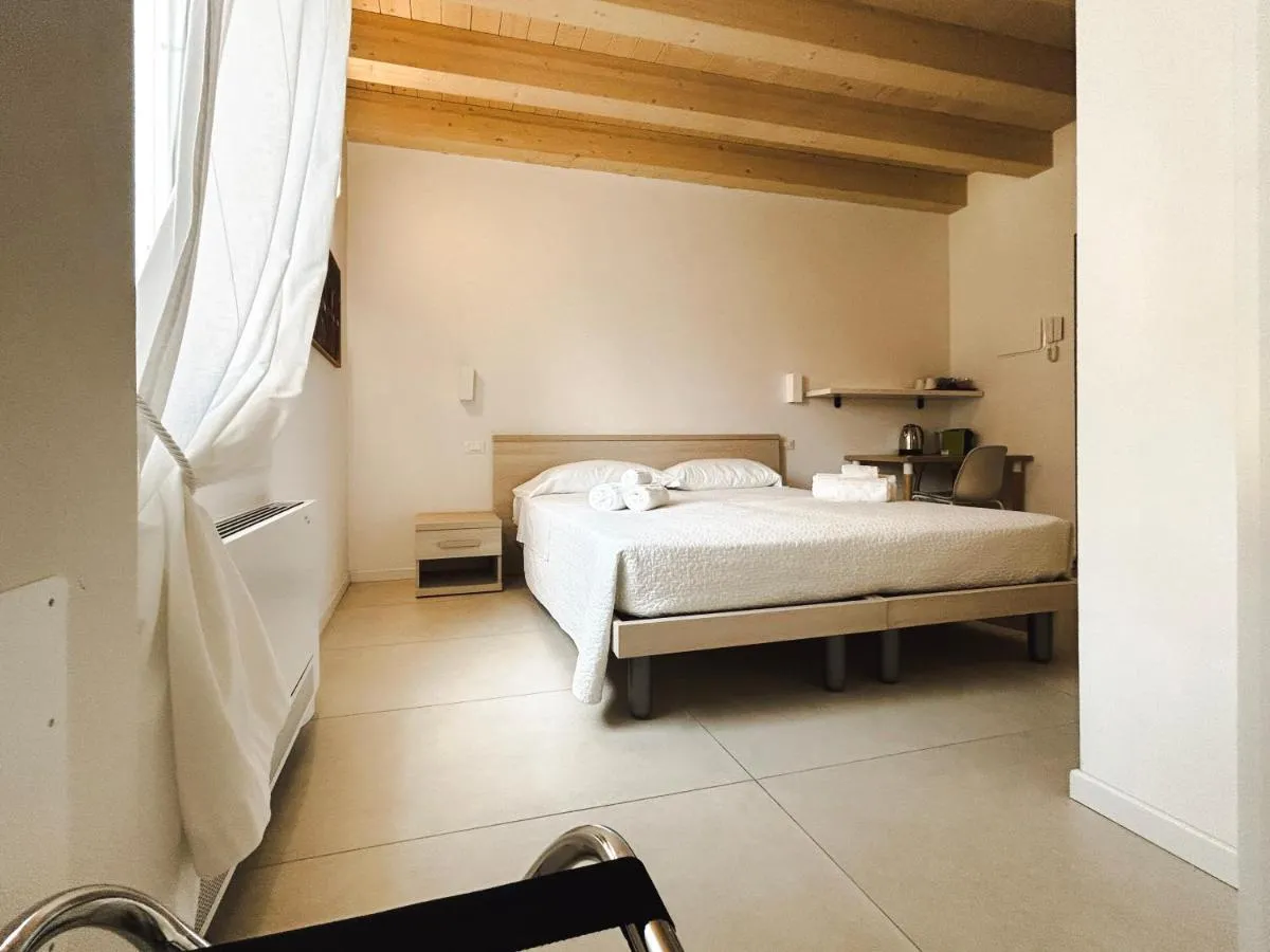 Image 5 of Via Poma Rooms