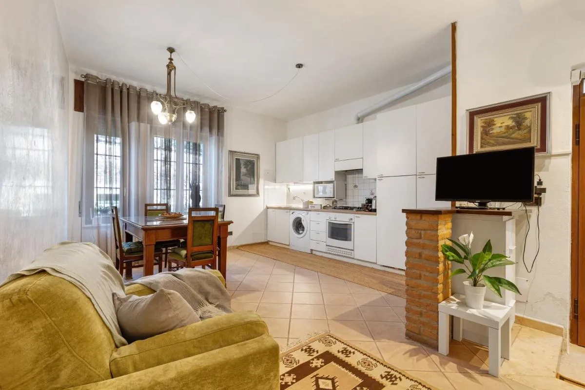Image 3 of Via T Da Vico 11 House