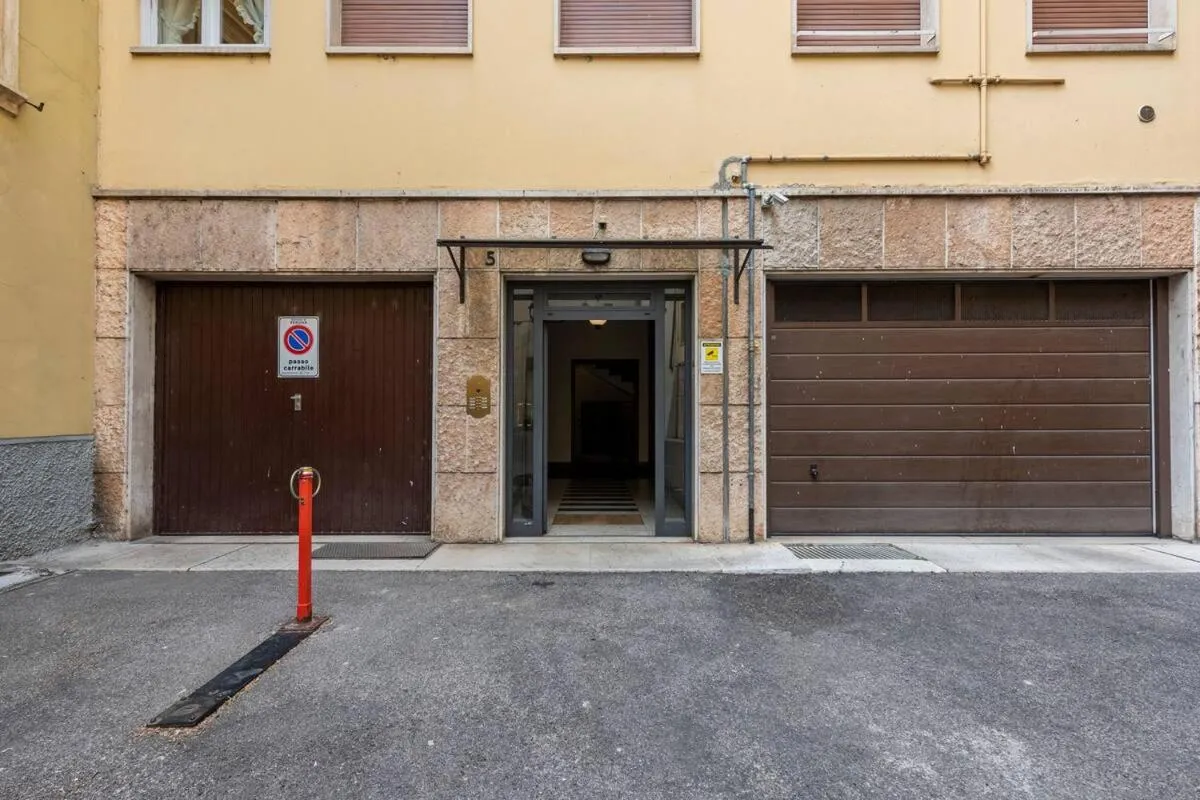 Image 5 of Vicolo Leoni 2BRD apartment
