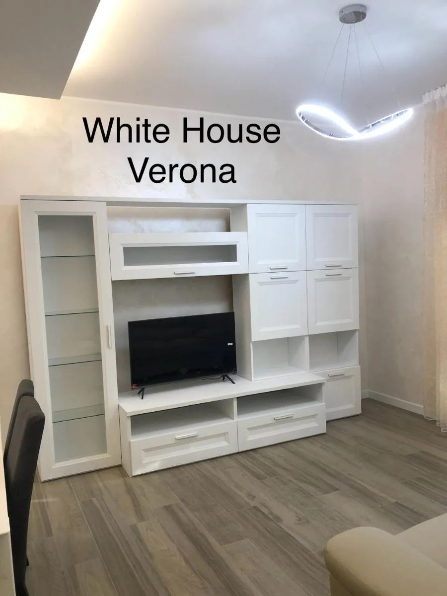 Image 5 of WHITE HOUSE