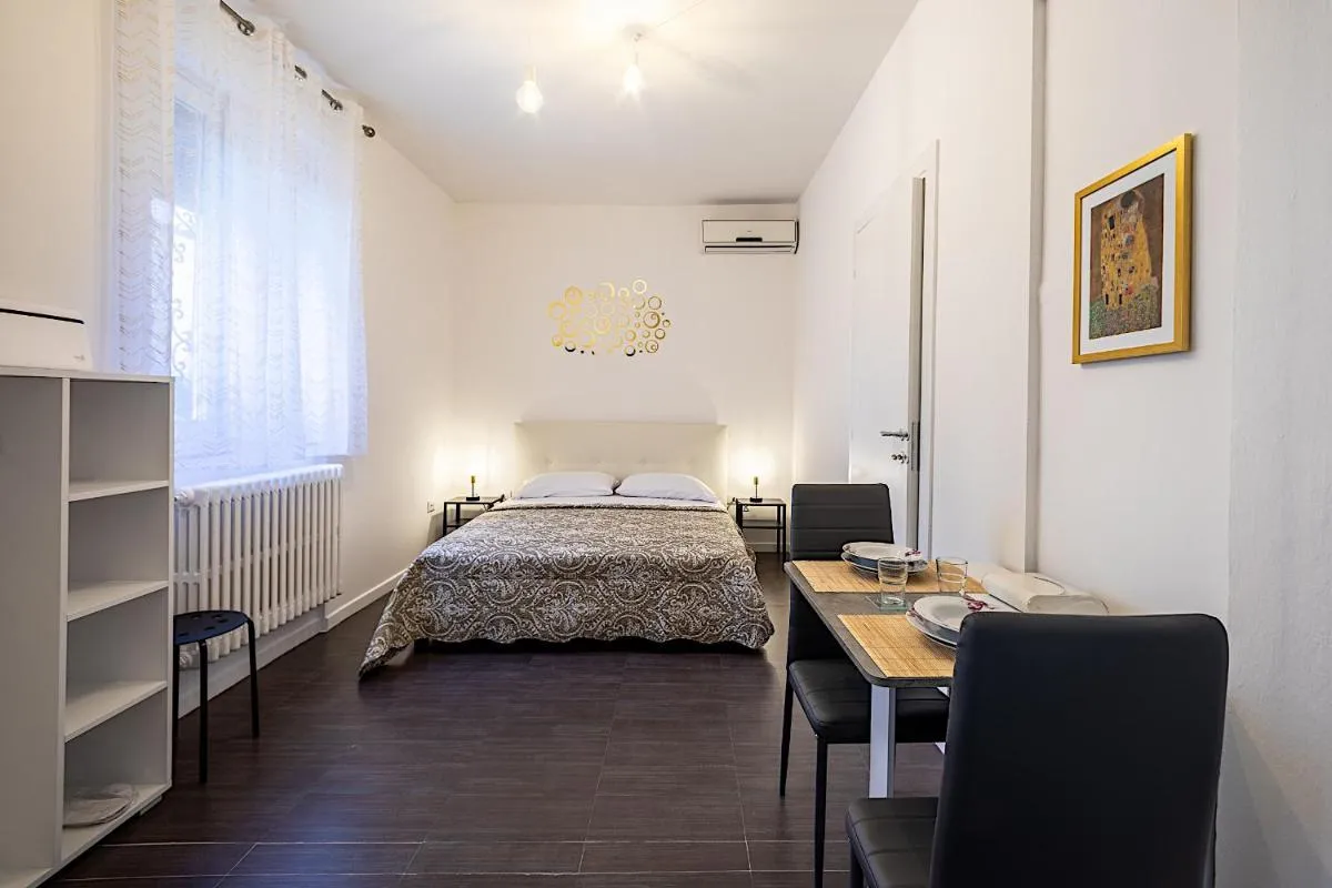 Image 1 of AMBRA CITY HOUSE – Ingresso Diretto, Parcheggio Libero e WI-FI