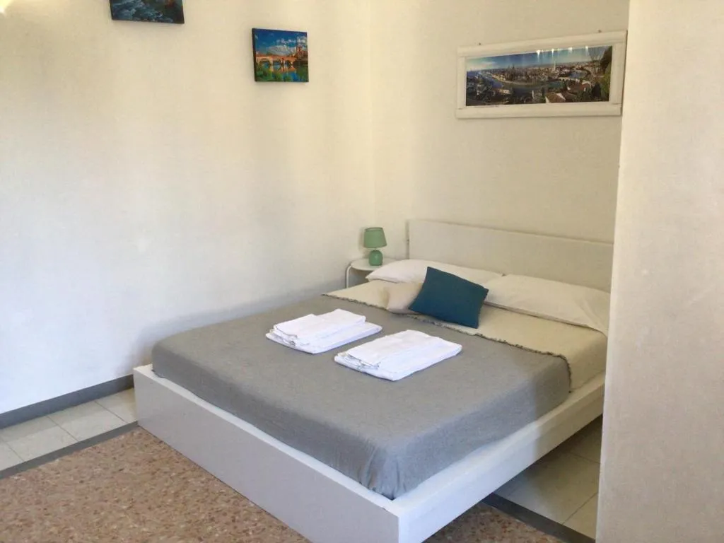 Image of A due passi da Giulietta-Casa Montecchi