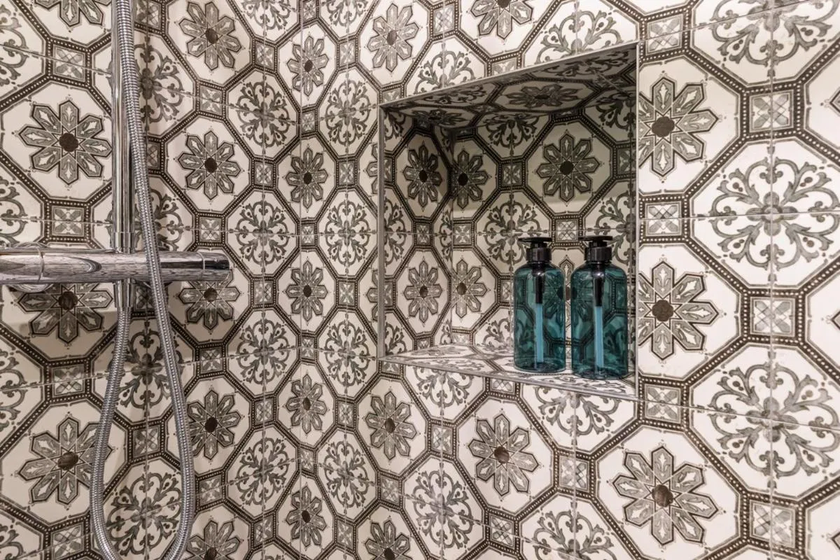 Image 2 of Anniusca Nest