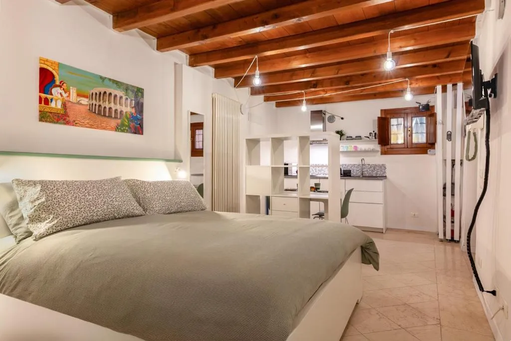 Image of Anniusca Nest