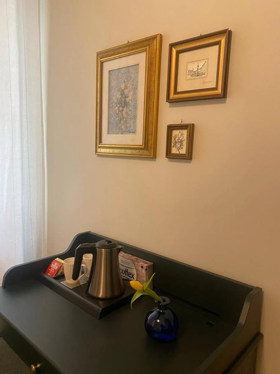 Image 4 of Arena Rooms