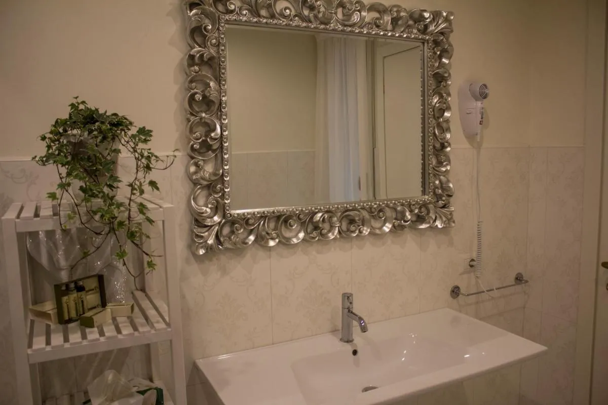 Image 2 of Cavour44 – Palazzo Canossa