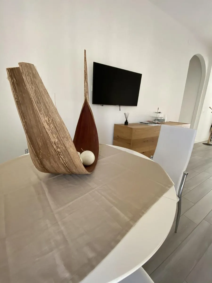 Image 6 of Chez Telly 31