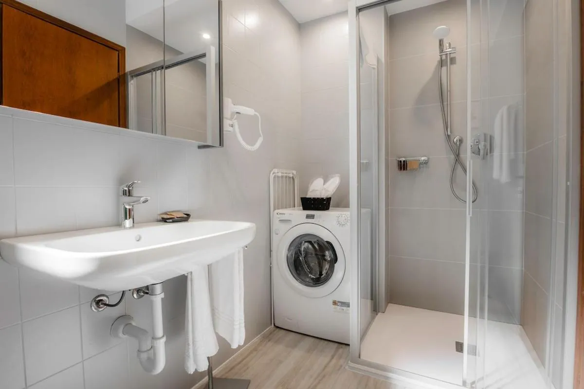 Image 2 of EAP suites 2, Verona