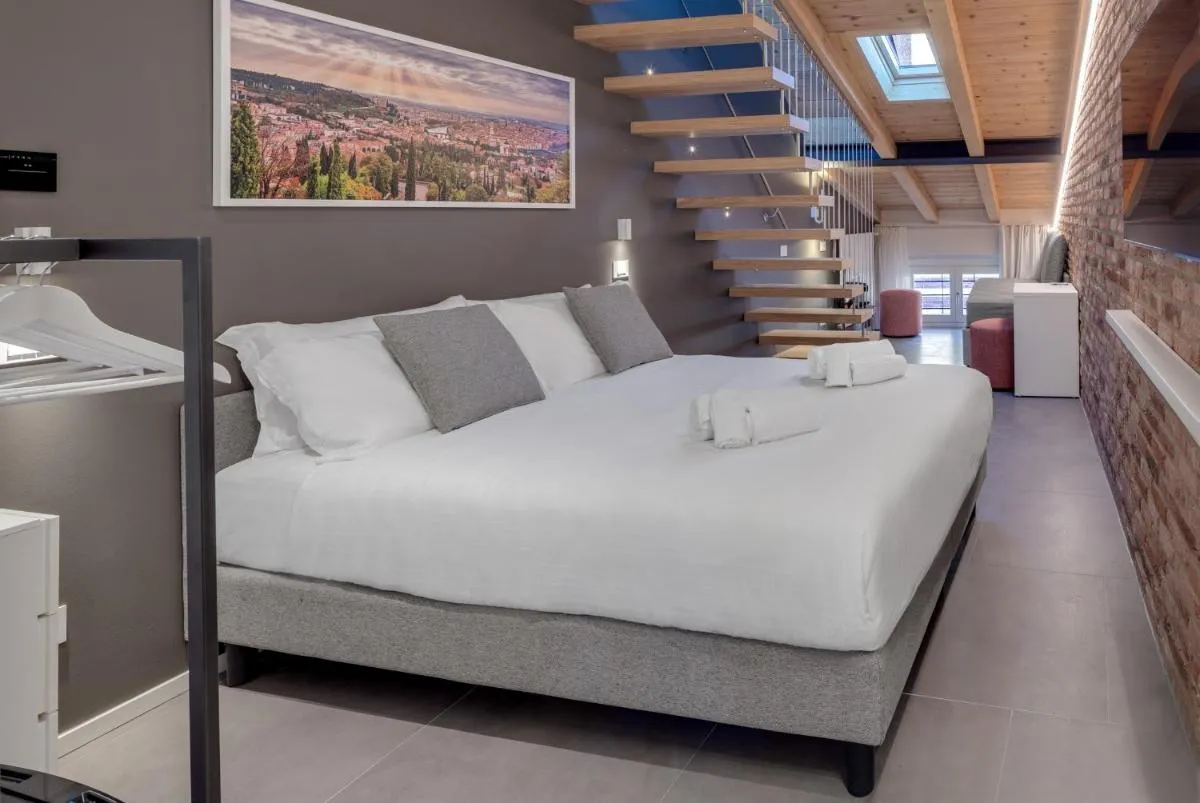 Image 6 of Forum Suites