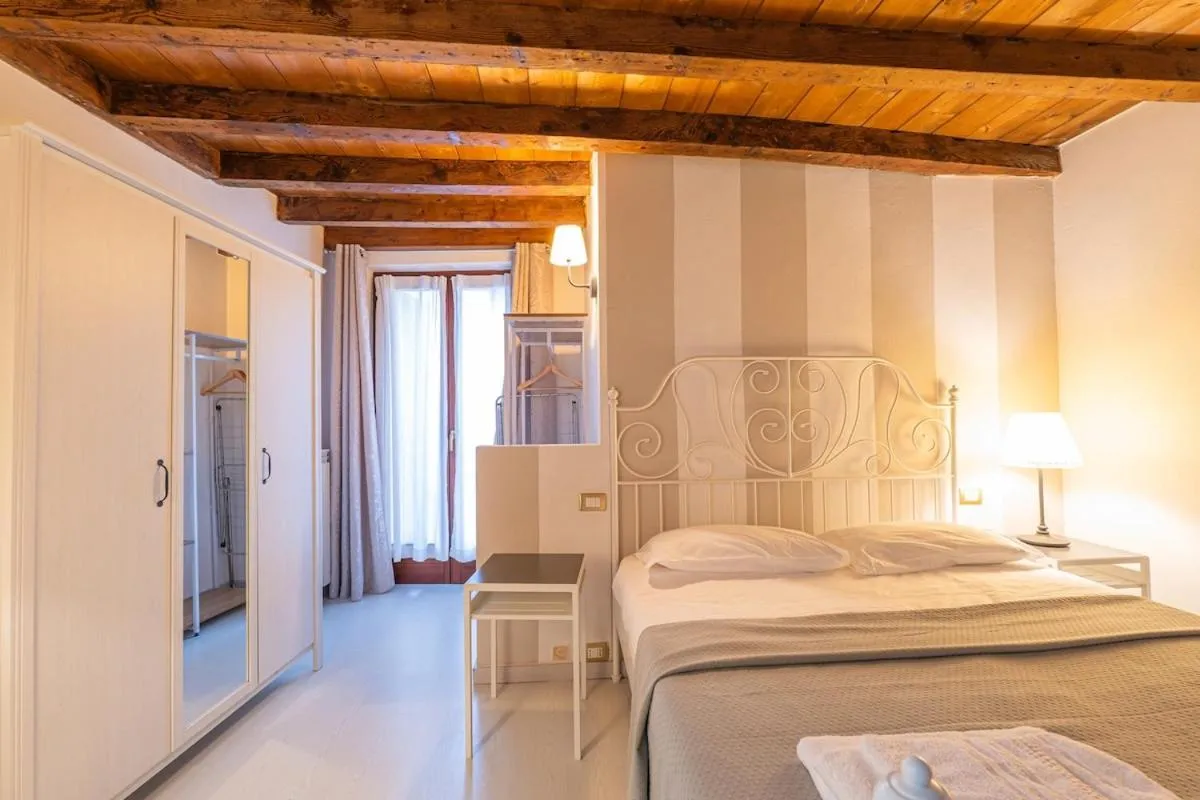 Image 6 of Juliet’s Paradise BalconGraffiti in Love