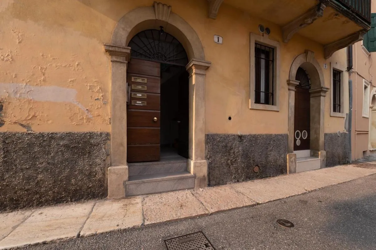 Image 5 of Juliet’s Paradise BalconGraffiti in Love