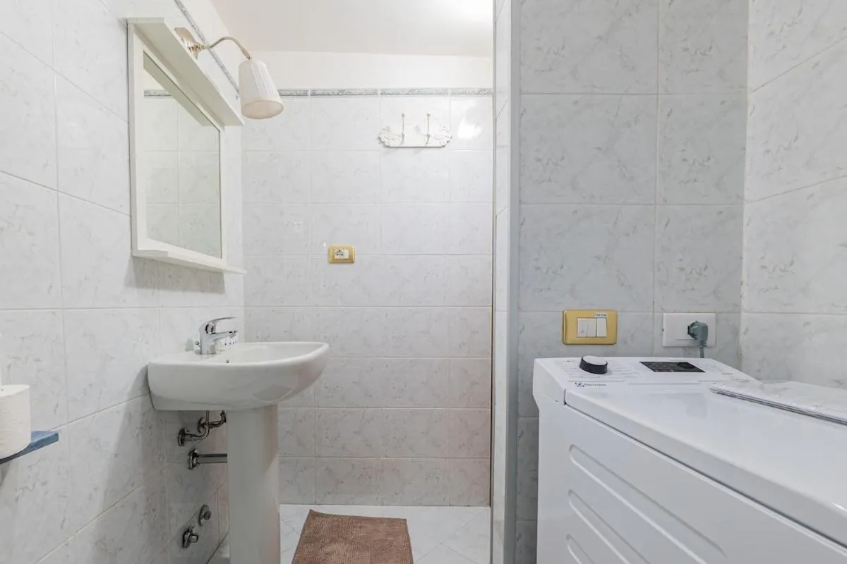 Image 2 of Juliet’s Paradise BalconGraffiti in Love