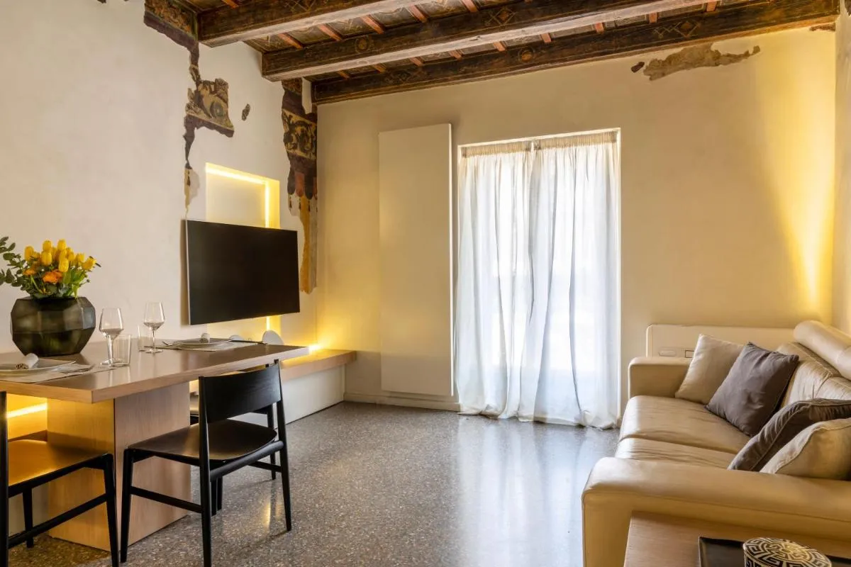 Image 4 of Luxury Apartment on Piazza Erbe