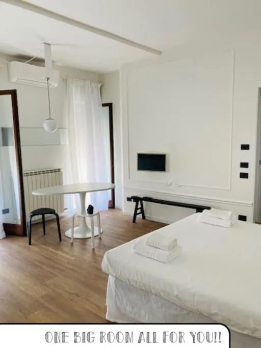 Image 1 of “PUNTO IN ALTO” In centro a Verona