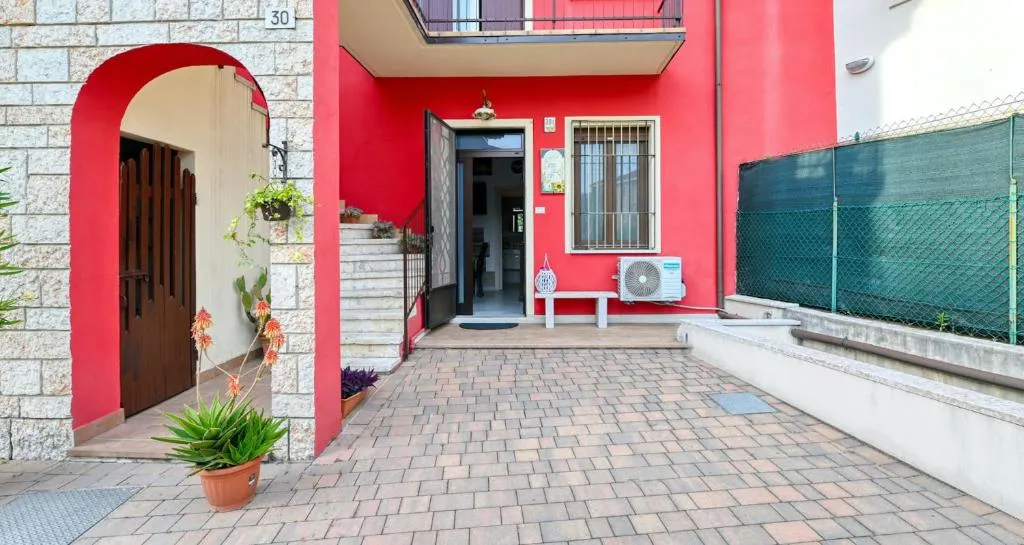 Image of The Red House – Verona Holiday & Business