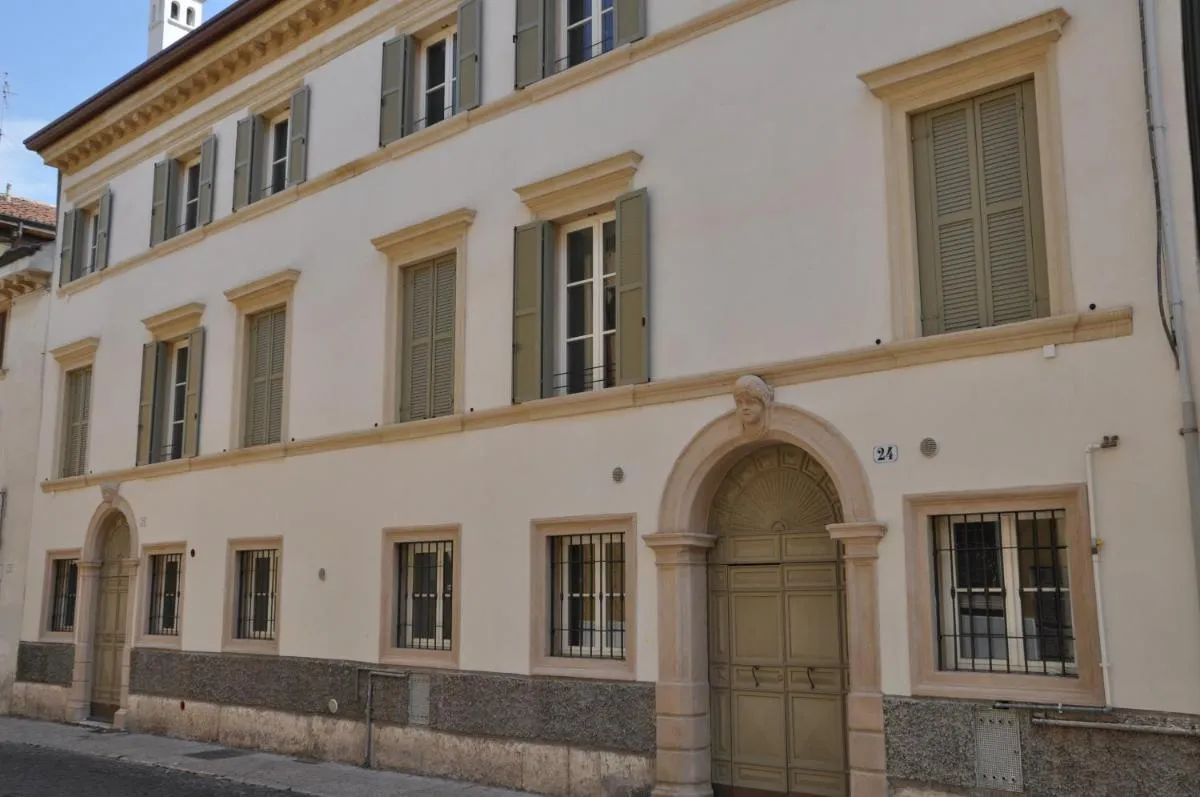 Image 5 of Verona White Lodge