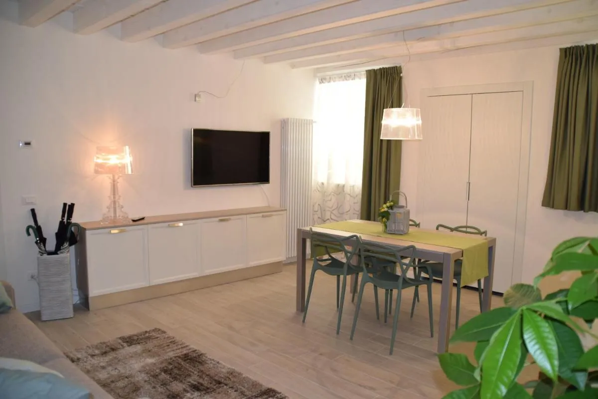 Image 4 of Verona White Lodge