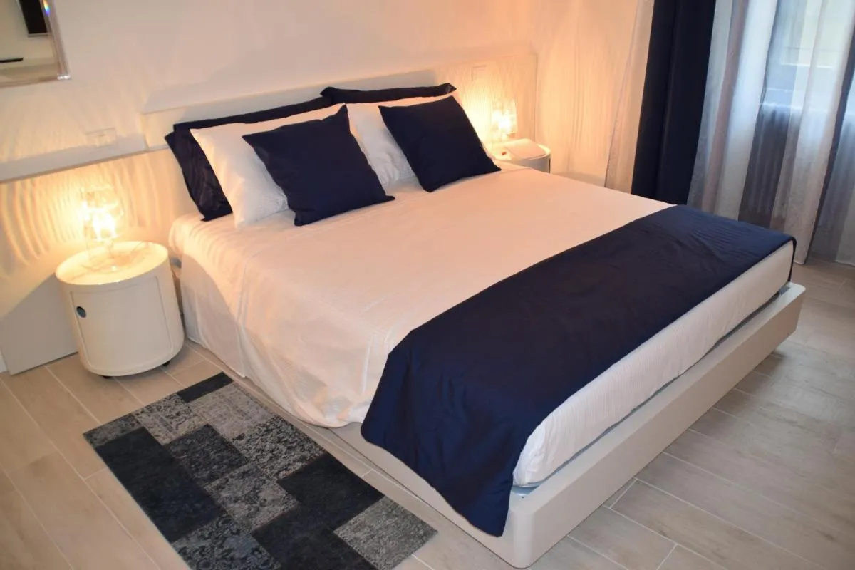 Image 6 of Verona White Lodge