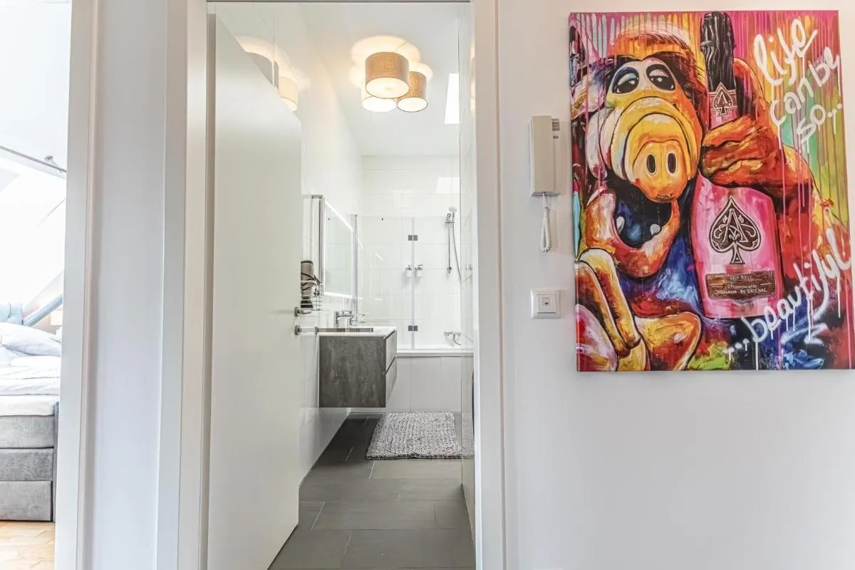 9 min to Center – Luxury Airconditioned w/ Balcony - 3