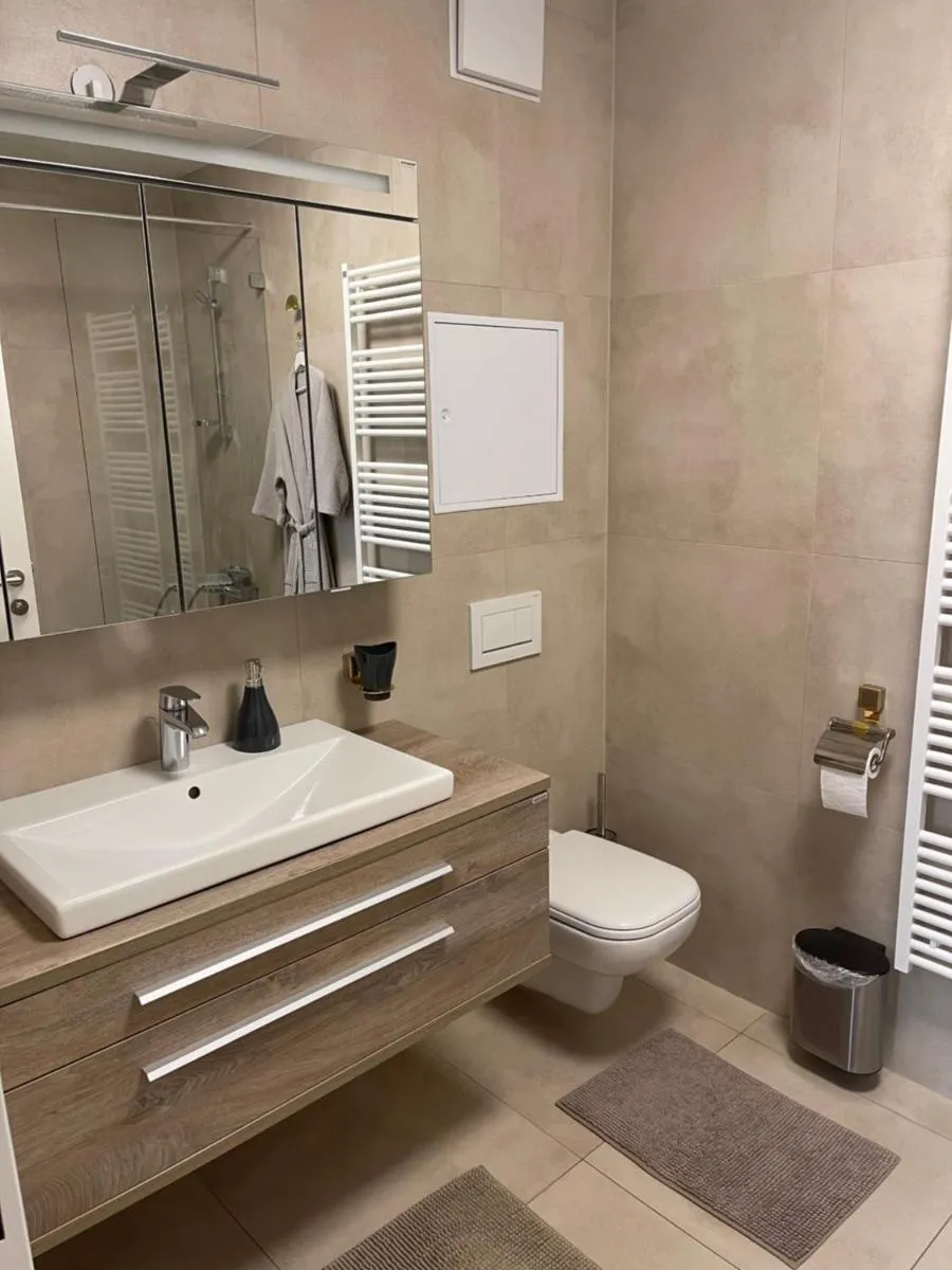 Amazing Austria Center Apartment near UNO City - 3