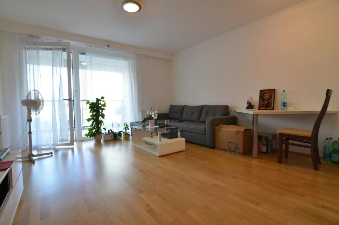 Apartment with parking on premise