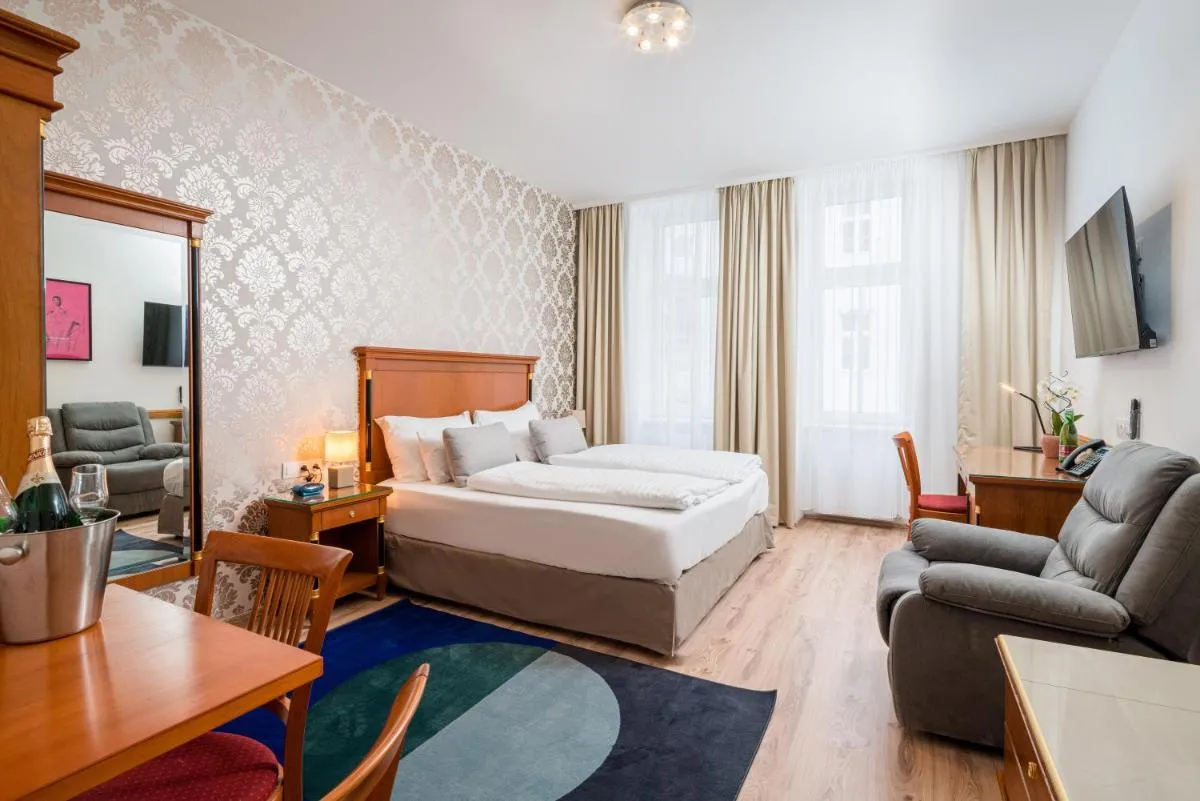 Best Western Plus Celebrity Suites - 2