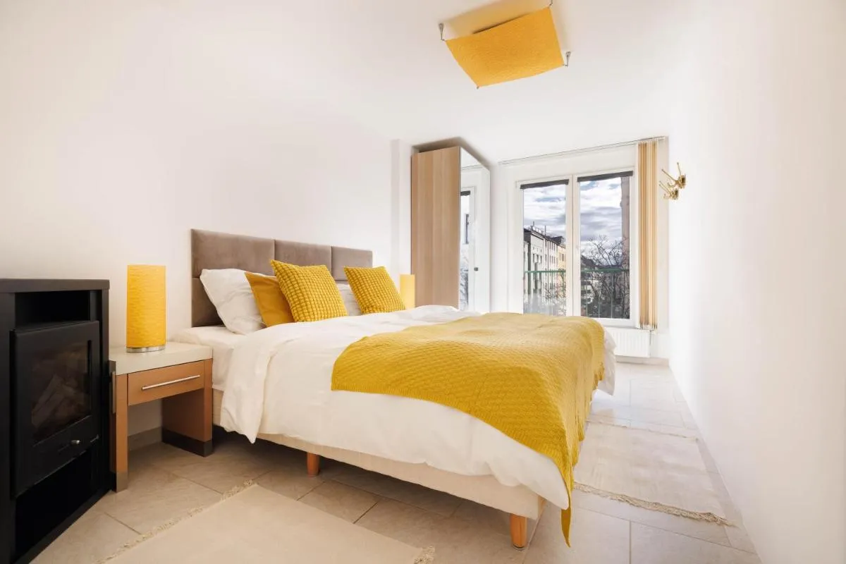 Bright & Cozy 3 Room Apartment Near Everything - 2