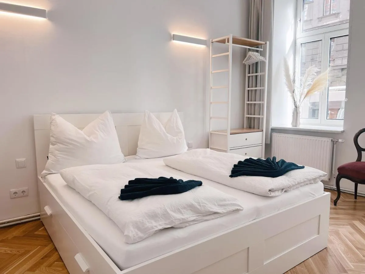 Central Loft Apartment near Belvedere Castle - 3
