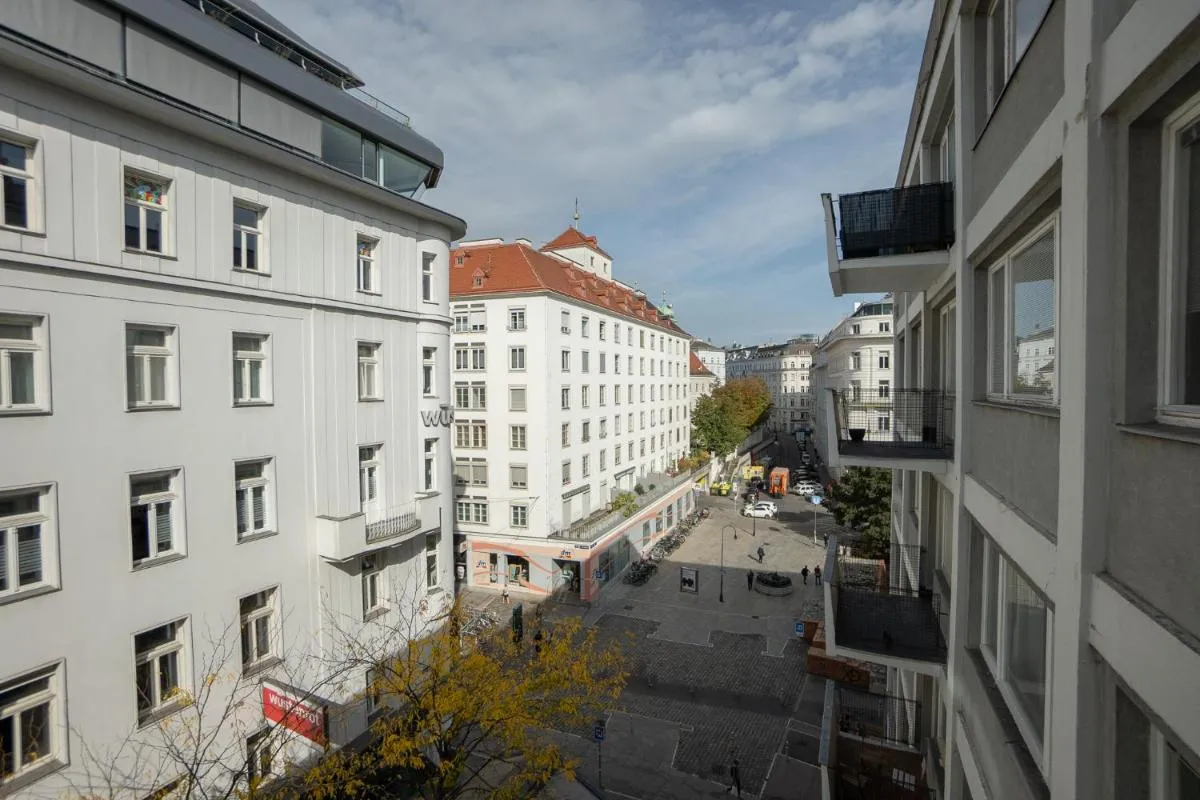 Charming Apartment with Balcony, Close to Stephansdom Cathedral - 3