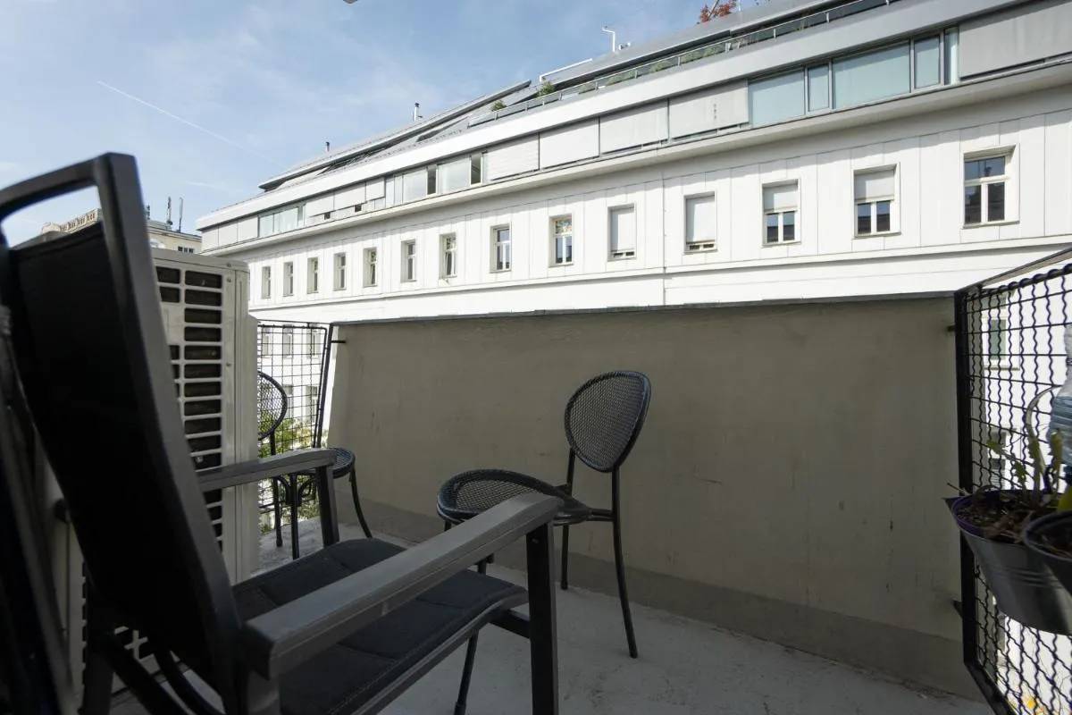 Charming Apartment with Balcony, Close to Stephansdom Cathedral - 2