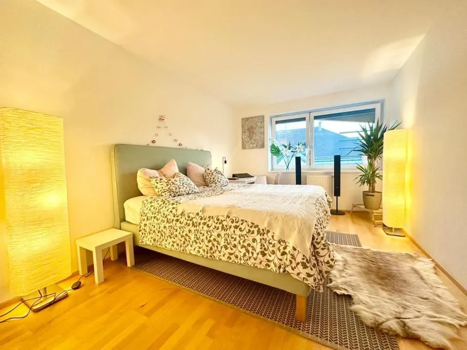 Charming Flat on Top Floor with great View - 2