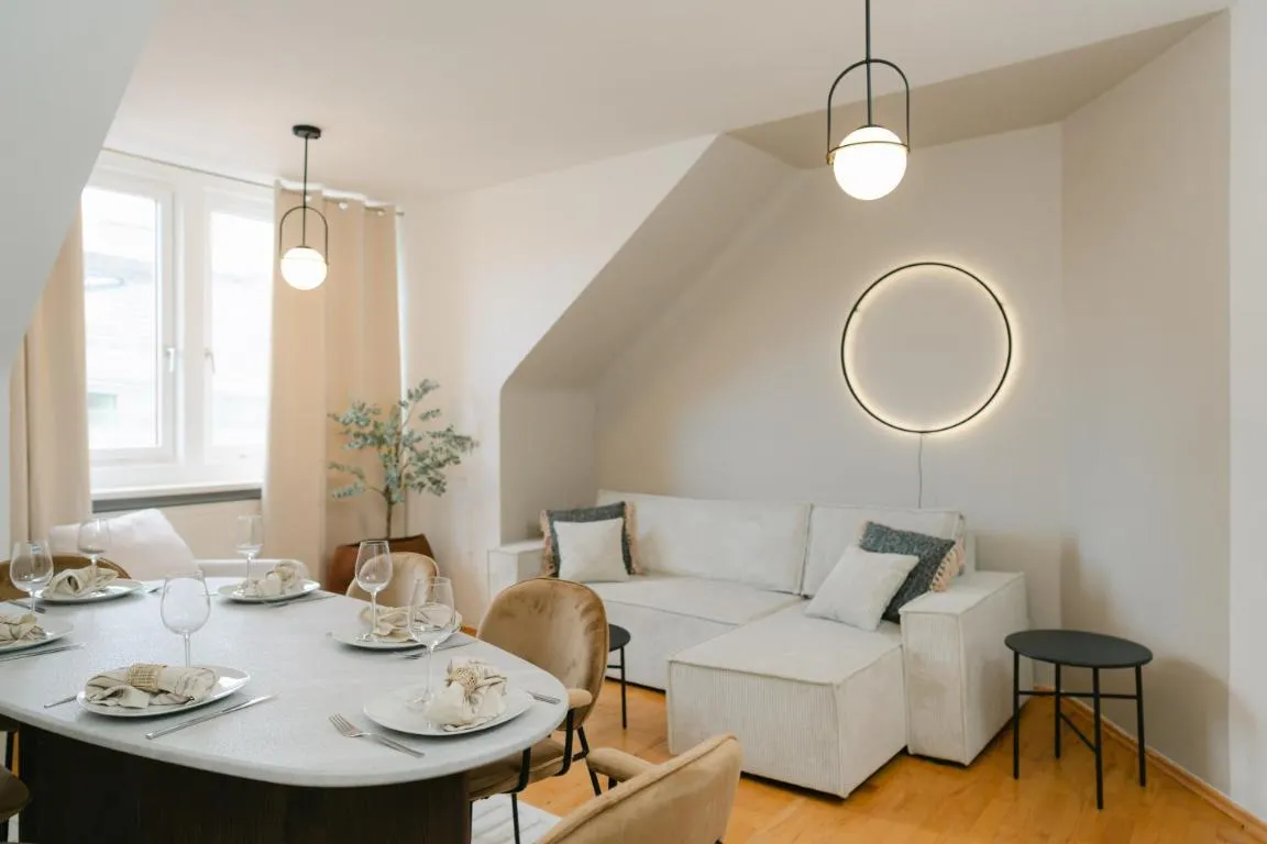 Comfy APT for 4-6 metro & walk 5 min to center