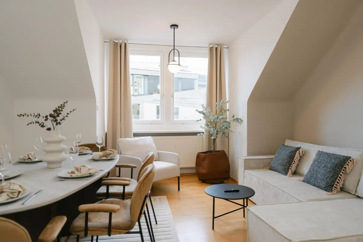 Comfy APT for 4-6 metro & walk 5 min to center - 2