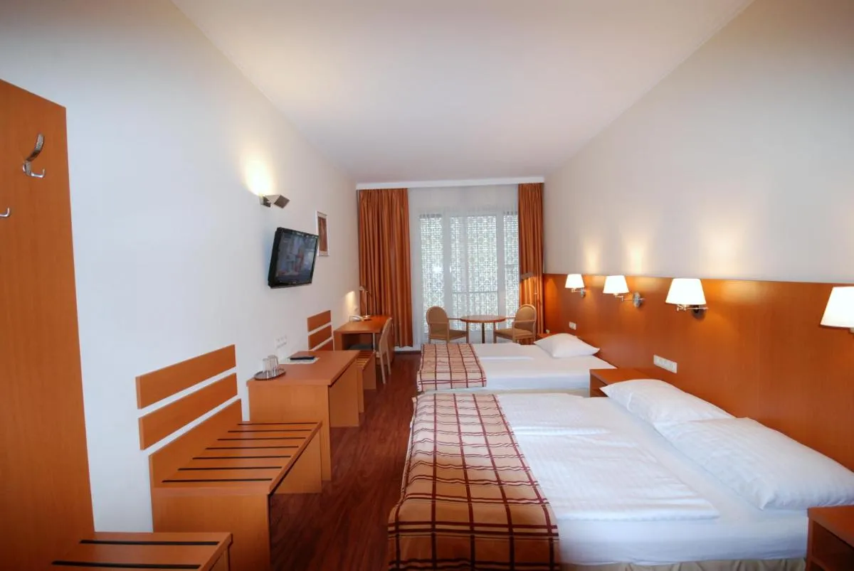 Continental Hotel-Pension - 2