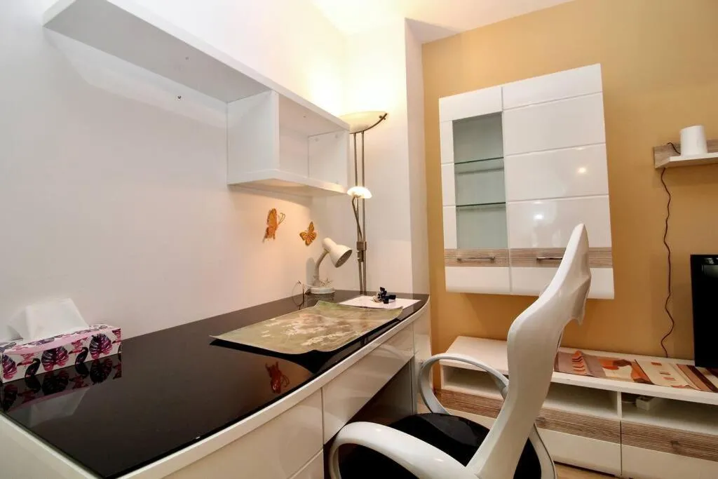 Cozy Apartment FREE parking - 3
