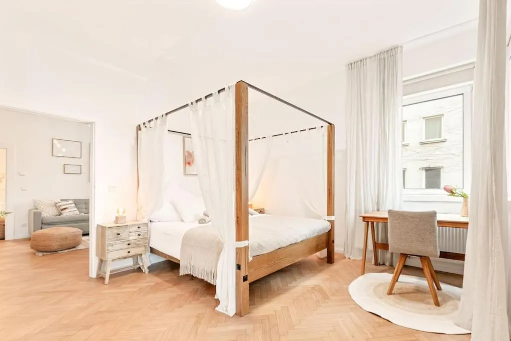 Cozy Apartment in Quiet Location, Fast Train Station 100m Away, contactless check-in