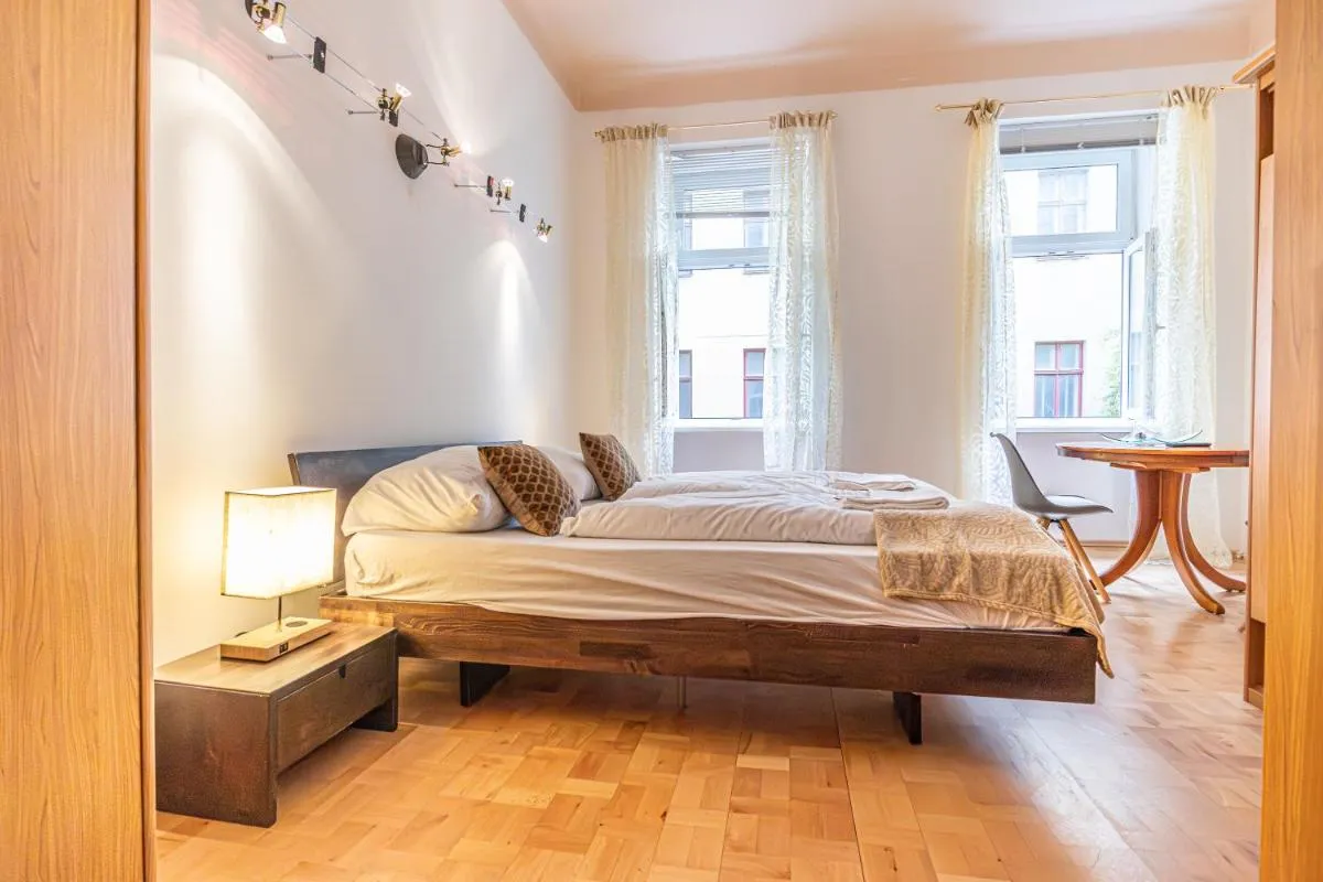 Cozy City Center Retreat 2BR Apt. Homelike Comfort - 2