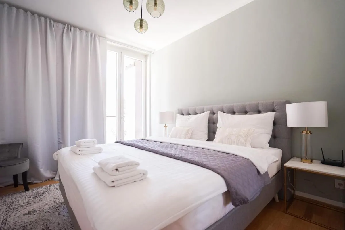 Exclusive 2-Bedroom condo with Pool & Balcony - 2