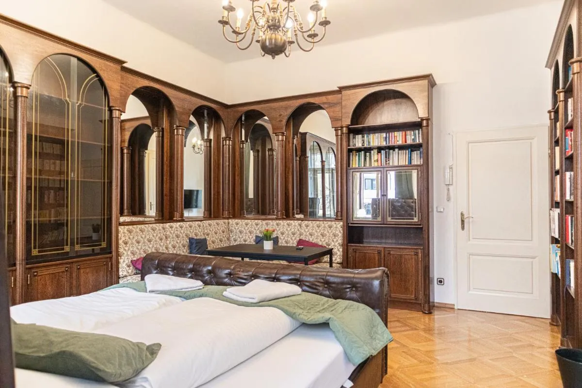 Large 4BR Apt Near Karlsplatz Ideal for Big Groups - 2